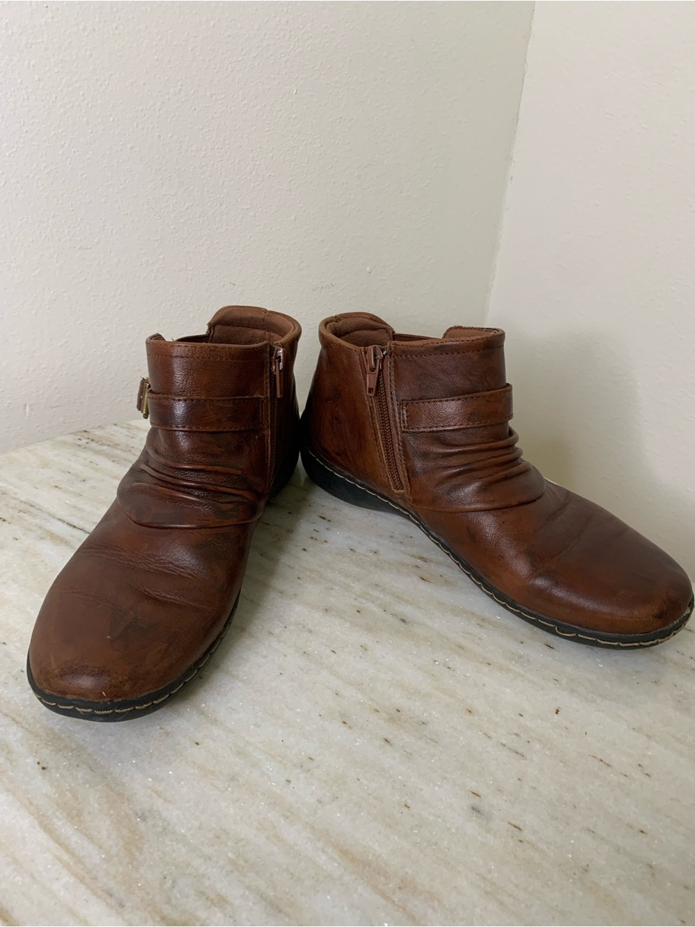Clarks booties ankle sz 7.5 Brown leather Women's with Side Zipper